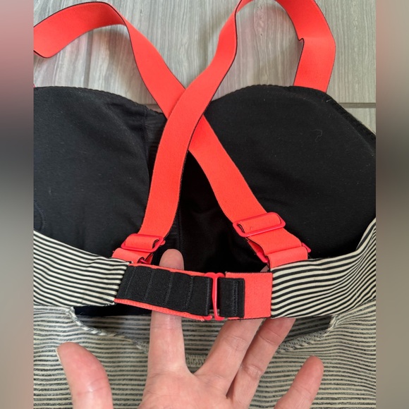 Lululemon gray white black striped tank orange straps built in bra size 6 - Picture 6 of 10